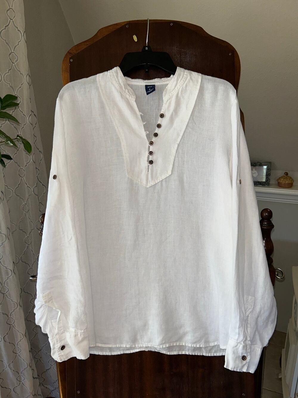 Gap XL women’s 100% linen top long sleeve white
Langenlook